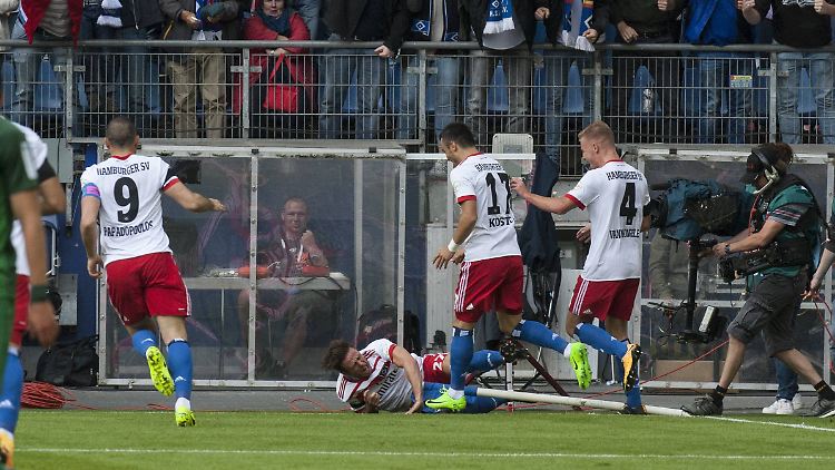 Erst traf er, dann riss sein Kreuzband: HSV-Siegtorschütze Nicolai Müller fällt jetzt monatelang aus.