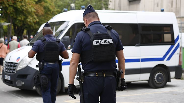 Polizisten sperrten den Bereich um den Bahnhof großflächig ab. Inzwischen herrscht wieder Normalität. 