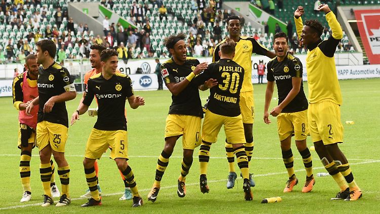 Die Dortmunder dürfen ihre Tabellenführung feiern - und das Tor von Marc Bartra - und die Rückkehr von Mario Götze.