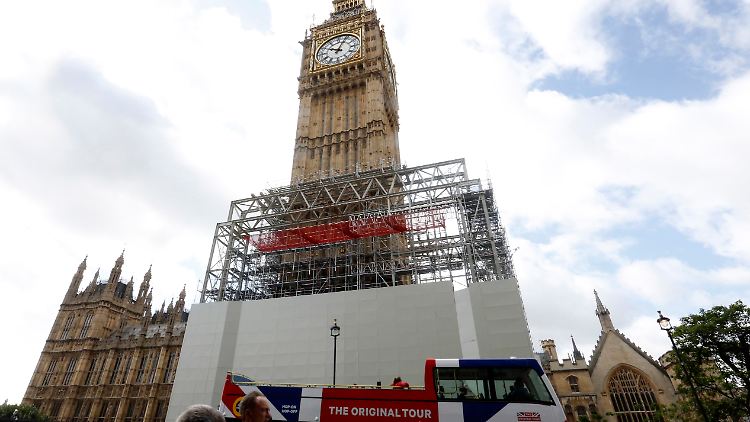 Dass der Big Ben bis 2021 schweigen soll, hatte bei Anwohnern großen Protest ausgelöst. Das britische Unterhaus will deswegen noch einmal prüfen, ob eine andere Lösung möglich wäre.