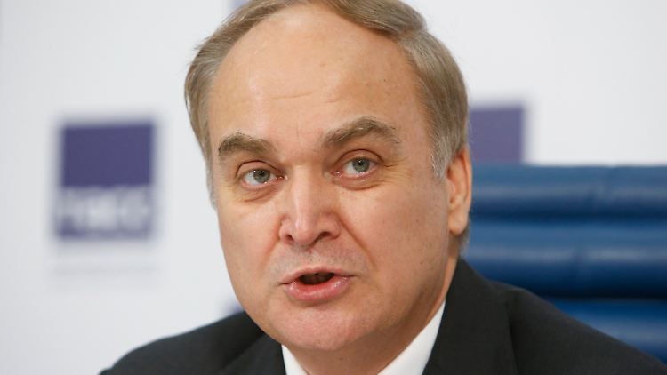Antonow gilt als erfahrener Diplomat und hartnäckiger Verhandlungsführer.