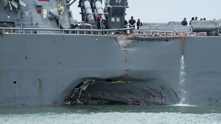 "USS John S. McCain" ist deutlich gezeichnet von der Kollision.