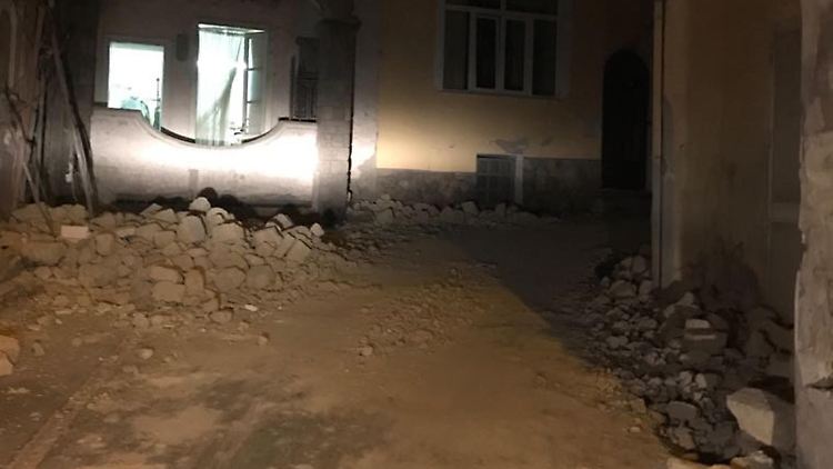 Nach dem Erdbeben auf der Urlaubsinsel Ischia werden auch Tote befürchtet.