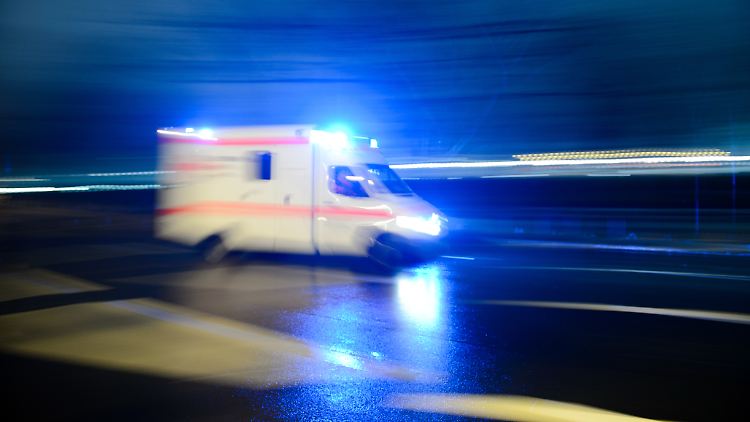 Passanten kümmerten sich vor Eintreffen der Rettungskräfte um die Verletzten. 