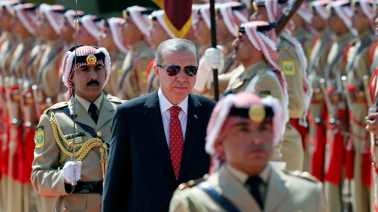 Während seine jüngsten Äußerungen zu Deutschland hier für Aufruhr sorgen, stattet Erdogan Jordanien einen Staatsbesuch ab. 