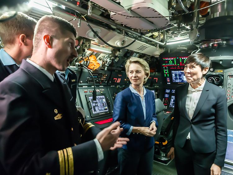 Hightech-U-Boot aus Deutschland: Dank Brennstoffzellen-Technologie könnte das Boot bis zur Bundestagswahl unentdeckt unter Wasser kreuzen.
