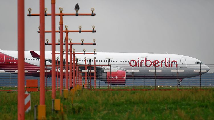 Airline in Schwierigkeiten: Die Mitarbeiter von Air Berlin rollen einer ungewissen Zukunft entgegen.