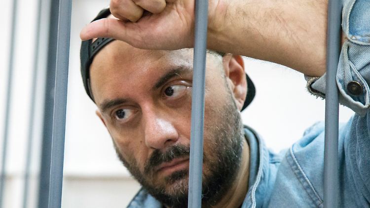 Der regierungskritische Starregisseurs Kirill Serebrennikow steht in Moskau vor Gericht.