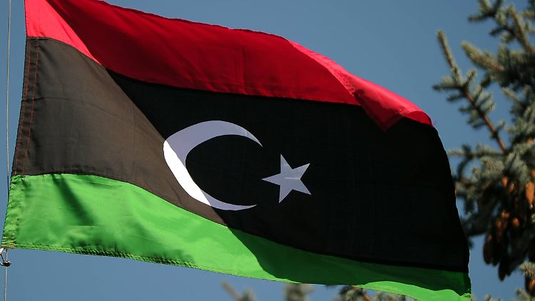 In Libyen kämpfen zahlreiche Milizen und Clans um die Macht. IS nutzt das Chaos, um sich in dem Land festzusetzen. 