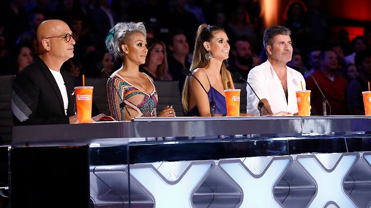 Da wirkte noch alles friedlich: die "America's Got Talent"-Juroren Howie Mandel, Mel B, Heidi Klum und Simon Cowell (v.l.n.r.).
