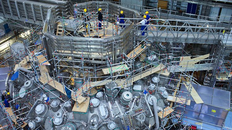 "Wendelstein 7-X" - in diesem ringförmigen Plasmagefäß werden die Kernfusionsexperimente durchgeführt.