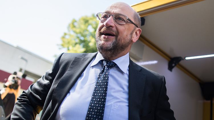 Martin Schulz lässt sich von den schlechten Umfragen nicht beeindrucken. "Die Wahl entscheidet sich erst auf den letzten Metern. Das weiß auch Frau Merkel", sagt der SPD-Kanzlerkandidat.