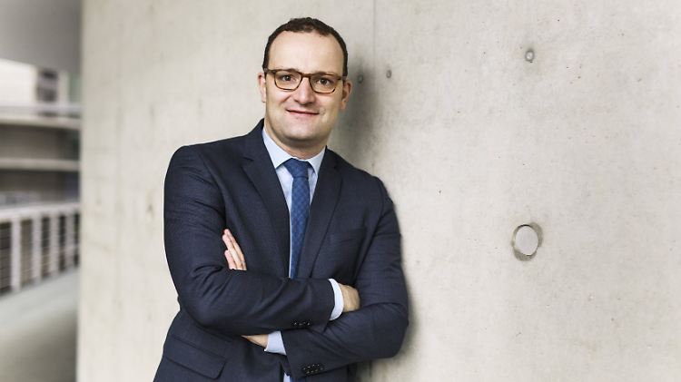 Spahn ist unter anderem "Fintech-Beauftragter" der Bundesregierung. Mit diesem hippen, englischen Begriff meint er junge, innovative Finanzdienstleister.