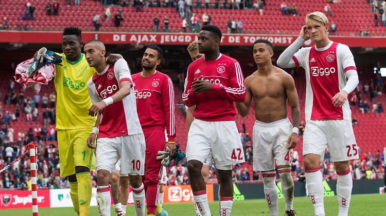 Die jungen Profis von Ajax Amsterdam müssen dieses Jahr auf internationalen Fußball verzichten.
