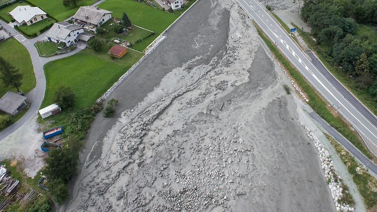 Am 3369 Meter hohen Piz Cengalo hinter Bondo hatten sich die Gesteinsmassen gelöst und waren ins Tal gedonnert.