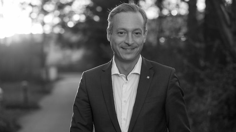 Ein "bereits in jungen Jahren erfahrener Politiker" - Axel Bernstein ist tot. 
