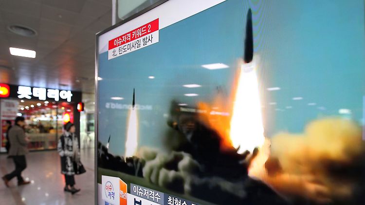 Ein Bericht über einen nordkoreanischen Raketentest im südkoreanischen TV.