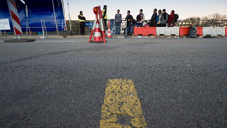Die Kontrollen waren im September 2015 in der Hochphase der Flüchtlingskrise eingeführt worden.
