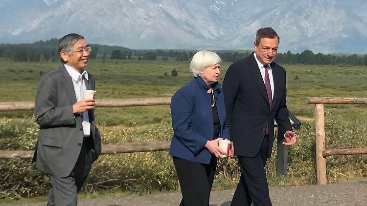 Der Chef der Bank of Japan, Haruhiko Kuroda (von l.), Fed-Chefin Janet Yellen EZB-Präsident Mario Draghi in Jackson Hole. 