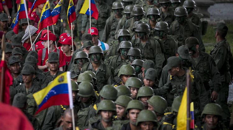 Truppenaufmarsch in Caracas.
