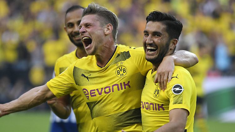 Piszczek (m.) jubelt mit Sahin (r.) über dessen Dropkick-Traumtor.