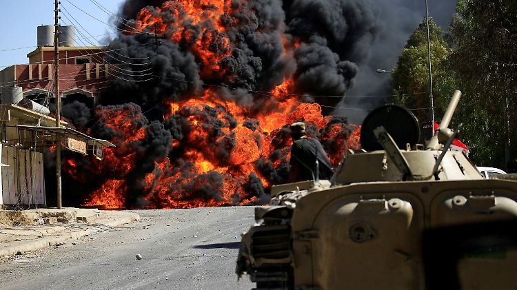 Die IS-Kämpfer hätten "keine andere Wahl, als sich zu ergeben oder getötet zu werden", sagte der irakische Regierungschef Haider al-Abadi vor der Offensive. 