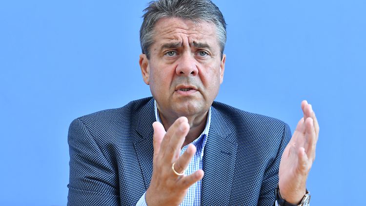Gabriel in der Bundespressekonferenz, die ebenfalls ihre Pforten für Besucher geöffnet hatte.