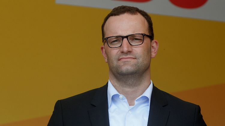 Nach heftiger Kritik an seinem Investment in die Start-up-Branche rudert Jens Spahn zurück.