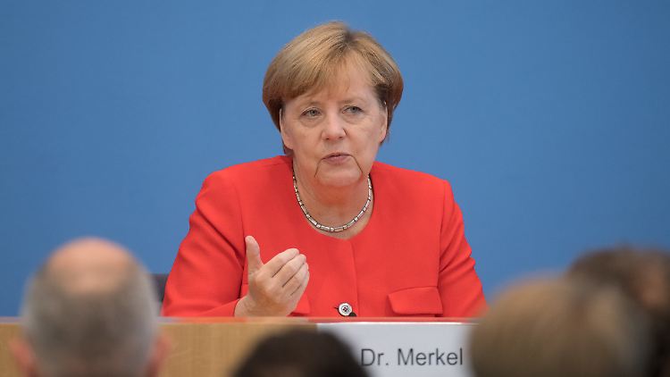 Die rechtsstaatliche Entwicklung in der Türkei gehe im Augenblick in die falsche Richtung, sagte Merkel.