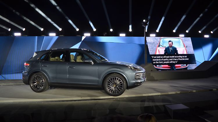 "Wenn Porsche ein Offroad-Auto nach seinen Standards bauen würde, das zudem den Schriftzug trägt, dann würden es die Leute kaufen", so Ferry Porsche. Und der Visionär sollte Recht behalten, wie der Porsche Cayenne beweist.