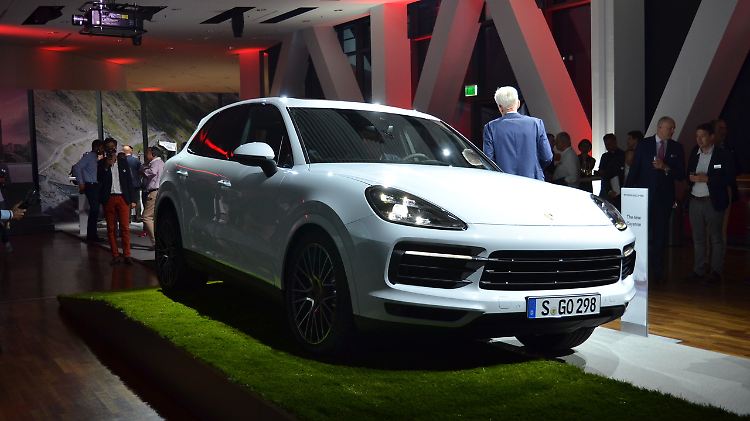 Große Lufteinlässe in der Front sollen die Dynamik des neuen Porsche Cayenne unterstreichen.