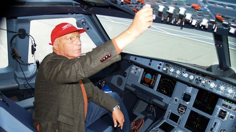 Kennt sich aus im Cockpit: Der Airline-Unternehmer und frühere Rennfahrer Niki Lauda.