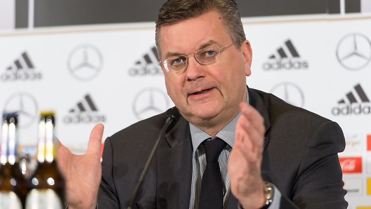 Reinhard Grindel erlebte die "Fan-Schande" live mit im Stadion.