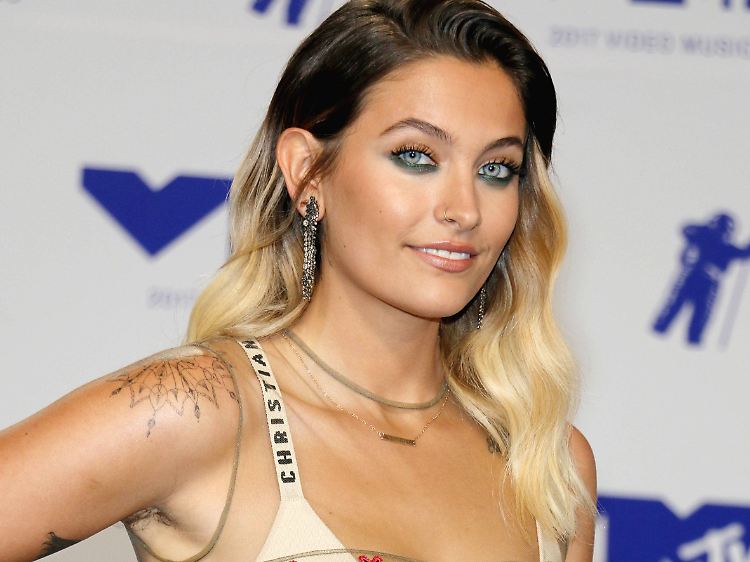 Paris Jackson rasiert sich nicht. Daran stören sich offenbar eine ganze Menge Menschen.