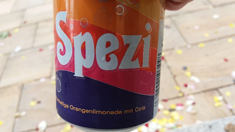 Eine Spezi gegen den Frust: Klaus hatte schon bessere Tage.