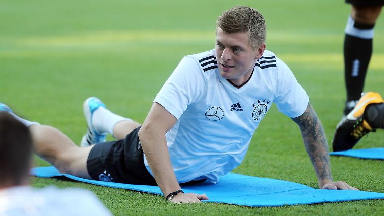 Freibad oder Training? Toni Kroos.