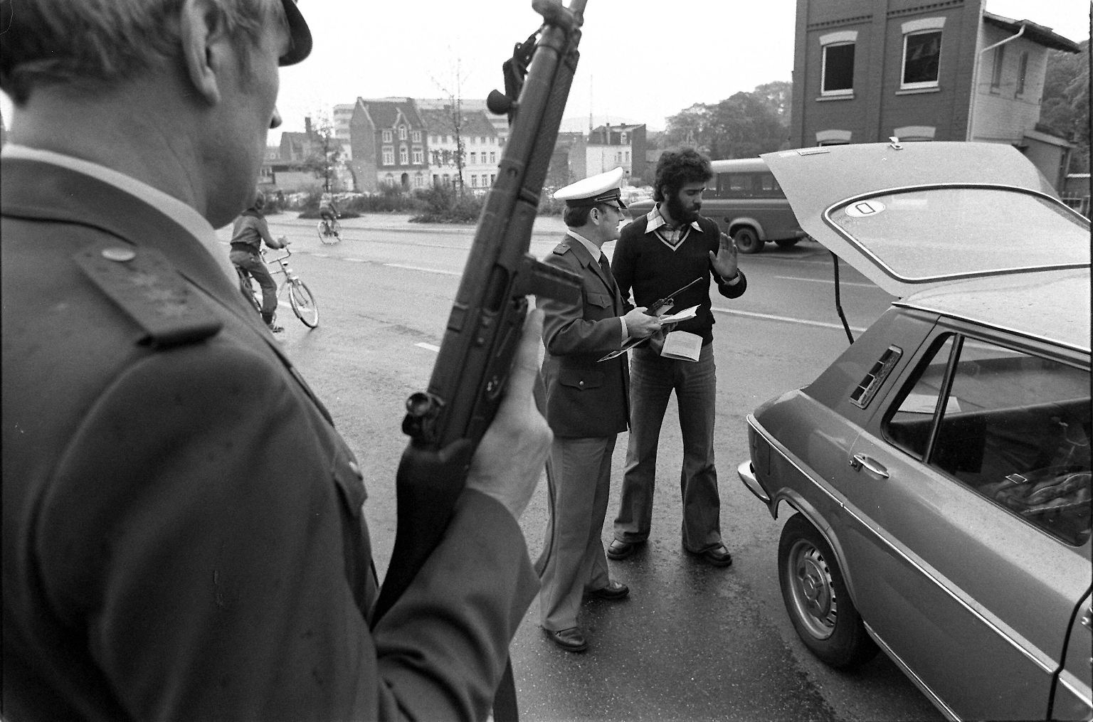 Es ist der 13. Oktober 1977. Die Rote Armee Fraktion hält die Bundesrepublik Deutschland in Atem.
