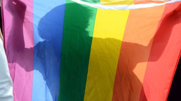 Die Studienautoren wollen die Sozialberichte der Bundesregierung um das Merkmal der sexuellen Orientierung erweitern.