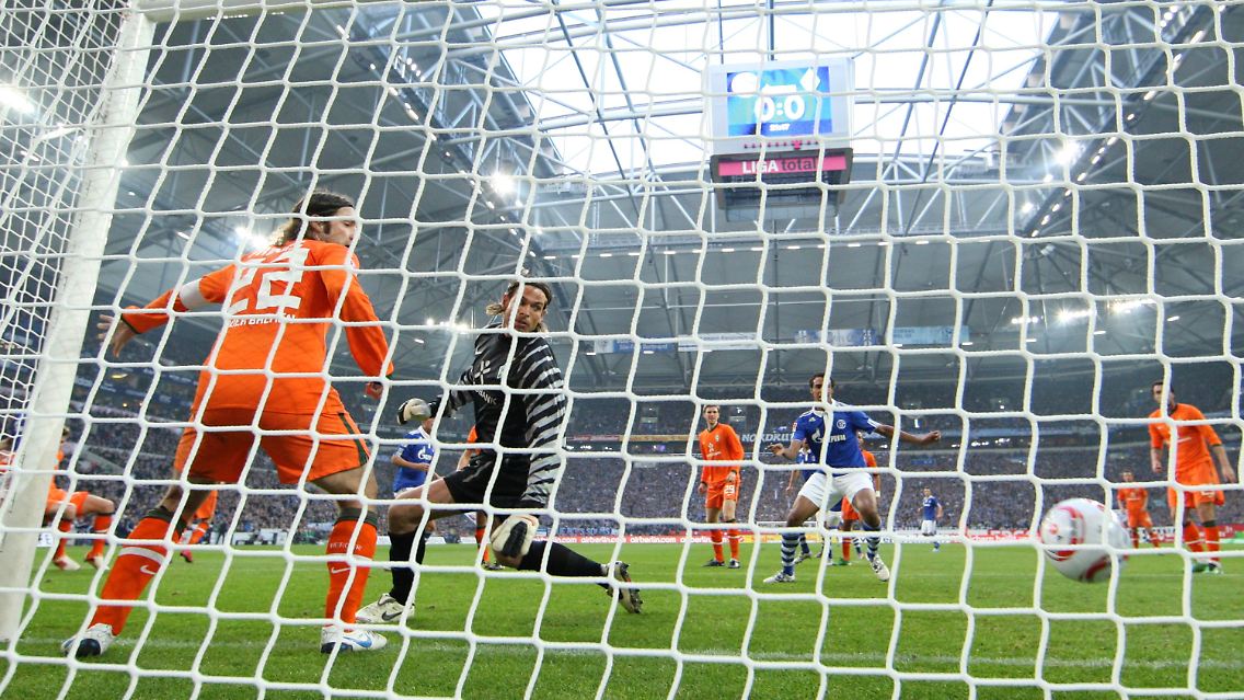 Auf Schalke spielte die Bremer Abwehr wie Amateurkicker.
