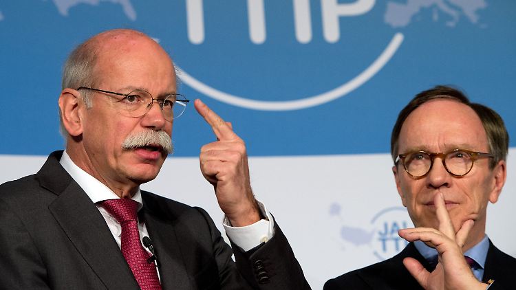 Seit zehn Jahren Chef-Lobbyist des deutschen Autobaus: Matthias Wissmann (r.), hier mit Daimler-Chef Dieter Zetsche.