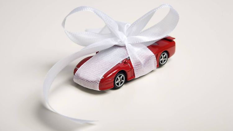 Bevor man größere Geschenke macht, sollte man eventuell noch mal seine Gefühle prüfen. 