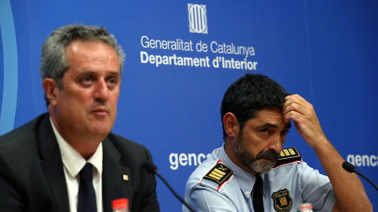 Kataloniens Innenminister Joaquim Forn und Polizeichef Josep Lluís Trapero bei einer Pressekonferenz.