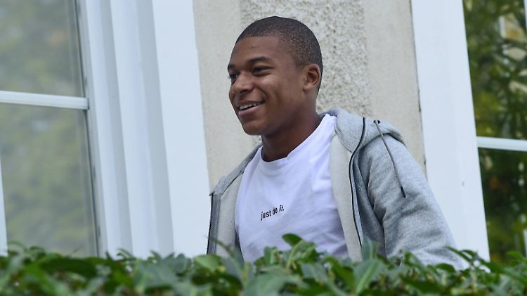 Kylian Mbappé spielt mindestens ein Jahr in Paris.