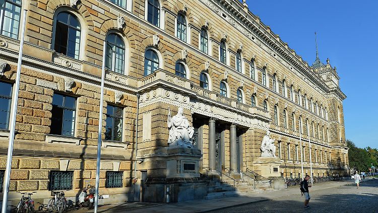 Zeugen hätten weggesehen und damit "die Würde der Geschädigten erneut verletzt", so die Richterin.