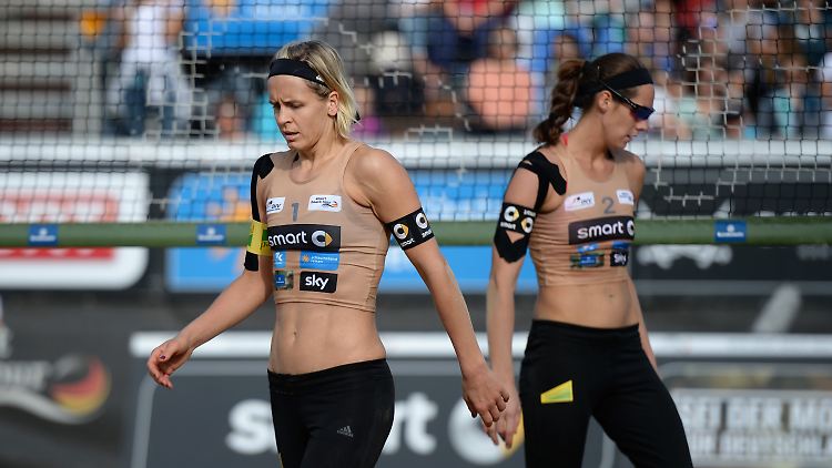 Am Ende ihrer Kräfte: Laura Ludwig (l.) und Kira Walkenhorst.