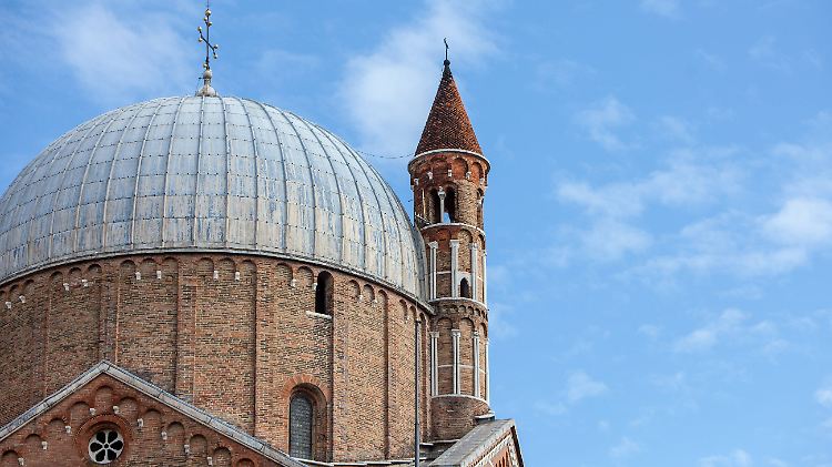 Das Grab des Heiligen Antonius befindet sich in der Basilica di Sant'Antonio in Padua.