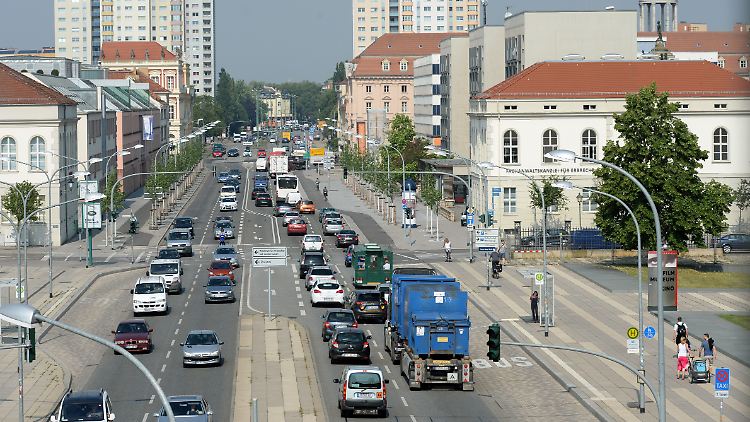 Müllabfuhr, Stadtbusse, Straßenreinigung: Die überwiegende Zahl der kommunalen Fahrzeuge fährt mit Diesel.