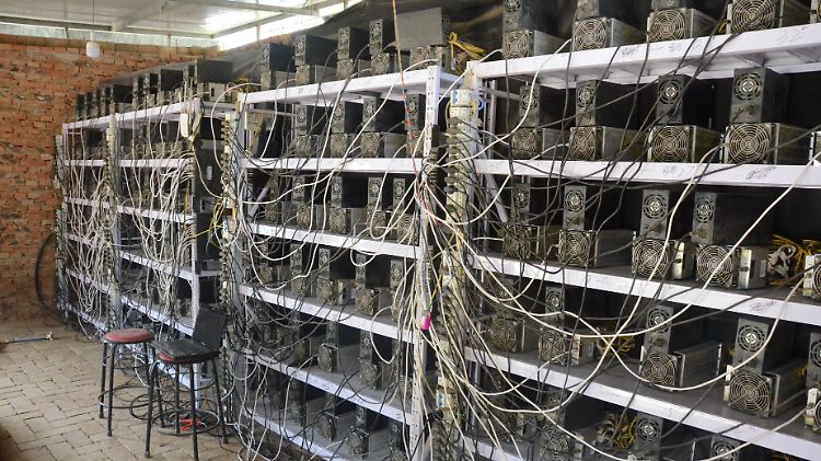 Eine Bitcoin-Mine in China. Der Wert der Kryptowährung sackte nach Bekanntwerden des ICO-Verbots ab.
