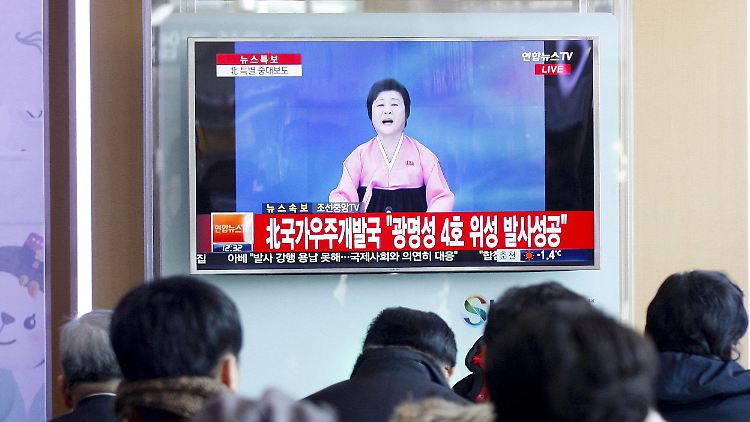 Hier verfolgen Menschen in Südkorea die Ansage von Ri Chun Hee, die für ihre dramatischen Auftritte bekannt ist.