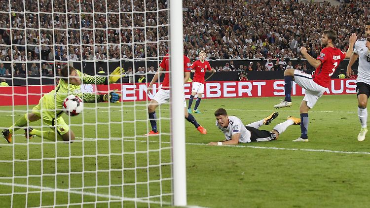 Joker Mario Gomez setzte in Stuttgart mit dem 6:0 den Schlusspunkt.